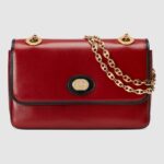 Gucci GG Liten Axelväska i Läder för Damer i Texturerat Läder - Röd