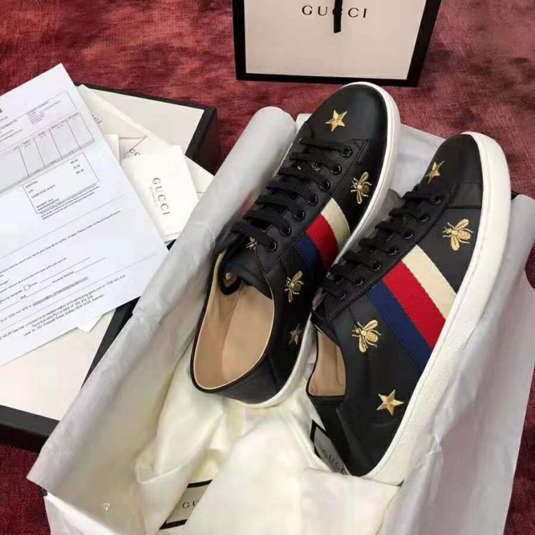 gucci ace embroidered bee leather sneaker