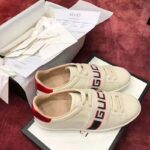 Gucci Unisex Ace Sneaker with Gucci Stripe in White Leather Rubber Sole - immagine 5