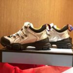 Gucci Unisex Flashtrek Sneaker with Crystals in Silver Metallic Leather 5.6 cm Heel - immagine 3