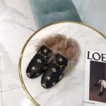 Gucci Unisex Princetown Embroidered Leather Slipper with Bees and Stars in Lamb Wool-Black - Imagen 5