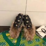 Gucci Unisex Princetown Embroidered Leather Slipper with Bees and Stars in Lamb Wool-Black - Imagen 3