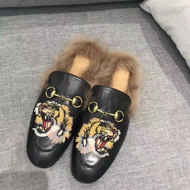 Gucci Unisex Princetown Slipper with Tiger in Lamb Wool-Black - LULUX