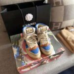 Gucci Unisex Screener GG High-Top Sneaker in Blue Perforated and Off-White Leather - immagine 3