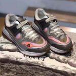 Gucci Unisex Ultrapace Sneaker with Embroidered Gucci and Interlocking G in Metallic Leather-Grey – Bild 3