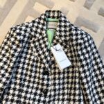 Gucci Women Houndstooth Fitted Jacket in Wool and Cotton-Black - Imagen 4