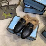 Gucci Women Princetown Leather Slipper with Lamb Wool-Black - Imagen 4