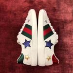 Gucci Women's Ace Embroidered Sneaker in White Leather with Inlaid Multicolor Stars - Imagen 3