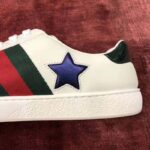 Gucci Women's Ace Embroidered Sneaker in White Leather with Inlaid Multicolor Stars - Imagen 9