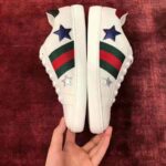 Gucci Women's Ace Embroidered Sneaker in White Leather with Inlaid Multicolor Stars - Imagen 7