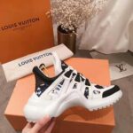 Louis Vuitton LV Unisex LV Archlight Sneaker in Flower-Print Calf Leather-Blue - immagine 5