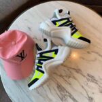 Louis Vuitton LV Unisex LV Archlight Sneaker in Technical Fabric and Monogram Canvas-Yellow - immagine 4