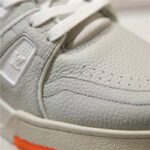Louis Vuitton LV Unisex LV Trainer Sneaker in Grained Calf Leather-White – Bild 8