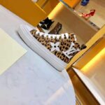 Louis Vuitton LV Unisex Stellar Sneaker Boot in Pony-Styled Calf Leather with Giant LV Monogram Flowers-Brown - Imagen 5