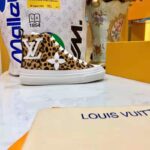 Louis Vuitton LV Unisex Stellar Sneaker Boot in Pony-Styled Calf Leather with Giant LV Monogram Flowers-Brown - Imagen 2