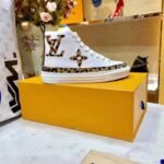 Louis Vuitton LV Unisex Stellar Sneaker Boot in Soft White Calfskin Leather with Giant LV Monogram Flowers - Imagen 2