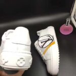 Louis Vuitton LV Unisex Time Out Sneaker in Calf Leather and Monogram Flowers-Grey - Imagen 7