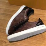 Louis Vuitton LV Women Frontrow Sneaker in Patent Monogram Canvas-Brown - Imagen 4