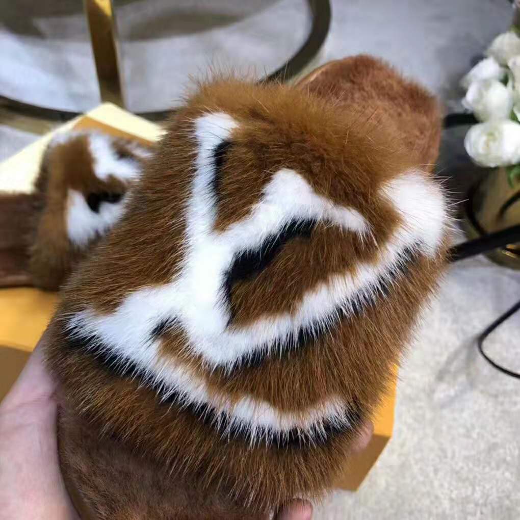 Authentic Louis Vuitton Brown Mink Fur Lock It Flat 💕