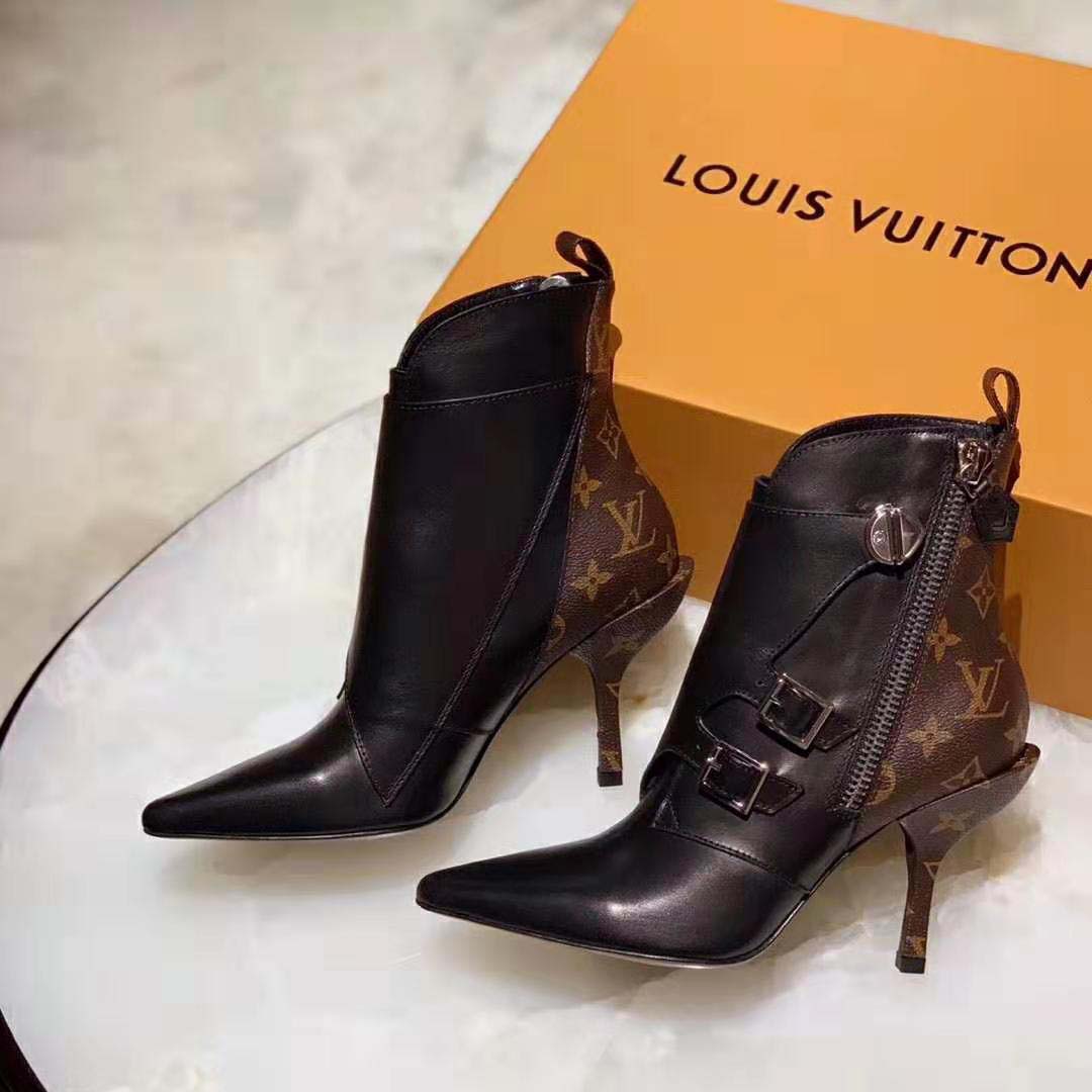 Lauréate leather ankle boots Louis Vuitton Black size 38 EU in Leather -  19249454