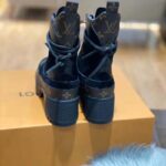 Louis Vuitton LV Women Laureate Platform Desert Boot in Soft Suede Calf Leather with Monogram Canvas-Black - Bild 6