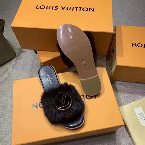 Louis Vuitton LV Women Lock It Mule in Mink and Leather-Black (8)