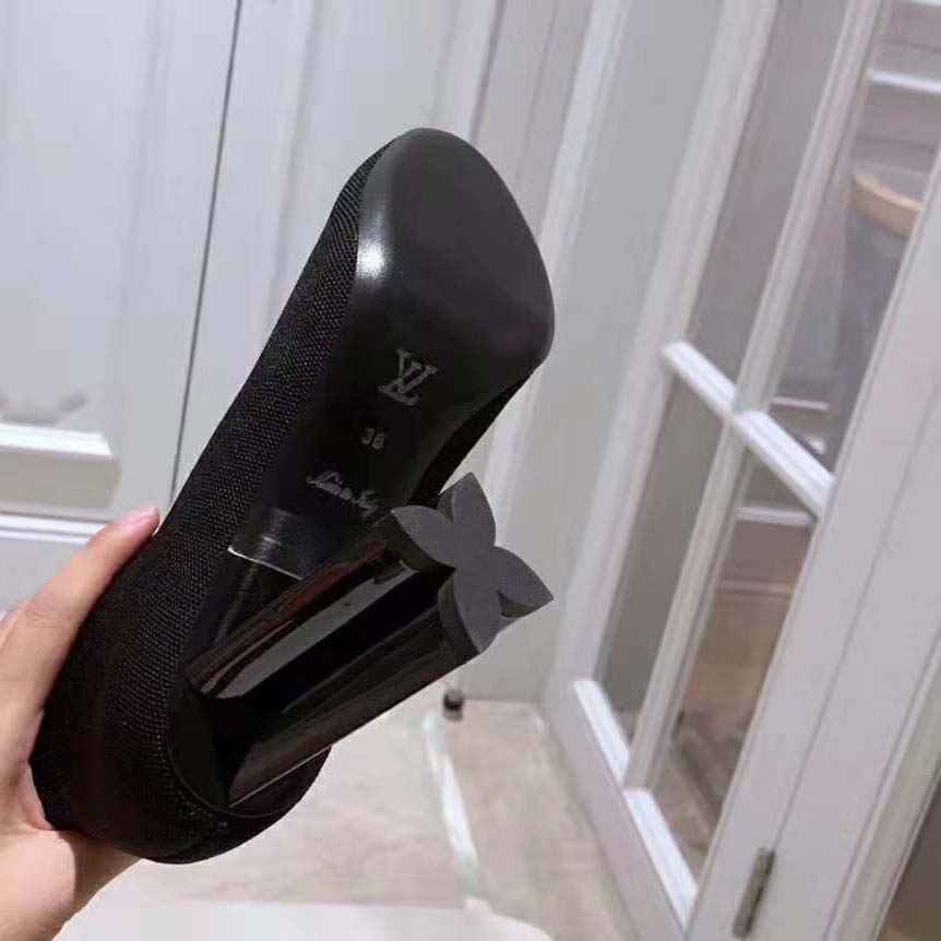 Louis Vuitton Silhouette Ankle Boot Details: •Black •Stretch