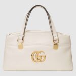 Gucci GG Arli Große Henkeltasche mit goldfarbenem Doppel-G-Metallbeschlag für Damen – Weiß