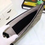 Gucci GG Men Gucci Bestiary Pouch with Bee in Beige/Ebony Soft GG Supreme with Bee – Bild 9