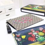 Gucci GG Men Gucci Bestiary Pouch with Kingsnake in Beige/Ebony GG Supreme Canvas - immagine 6