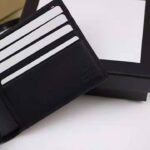 Gucci GG Men Gucci Signature Bi-Fold Wallet in Black Leather - Imagen 7