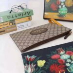 Gucci GG Unisex Neo Vintage GG Supreme Pouch in Beige/Ebony GG Supreme Canvas - Image 4