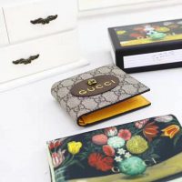 Gucci GG Unisex Neo Vintage GG Supreme Wallet in BeigeEbony GG Supreme Canvas (1)