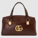 Gucci GG Arli Große Henkeltasche für Damen mit goldfarbenen Doppel-G-Metallbeschlägen - Kastanienbraun
