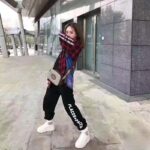 Gucci GG Women GG Supreme Messenger Bag in Beige/Ebony GG Supreme Canvas - Image 9