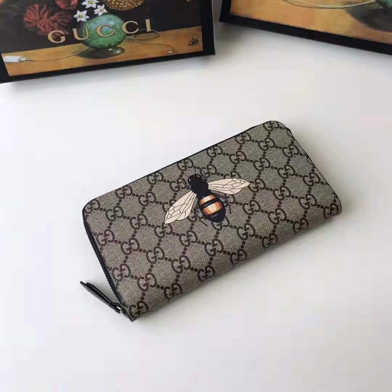 Gucci GG Men Bee Print GG Supreme Zip Around Wallet in Beige/Ebony GG