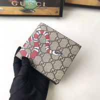 Gucci GG Men Kingsnake Print GG Supreme Wallet in BeigeEbony GG Supreme Canvas (1)