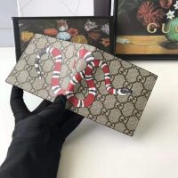 Gucci GG Men Kingsnake Print GG Supreme Wallet in BeigeEbony GG Supreme Canvas (1)