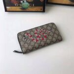 Gucci GG Men Kingsnake Print GG Supreme Zip Around Wallet in Beige/Ebony GG Supreme - Imagen 3