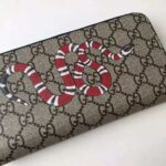 Gucci GG Men Kingsnake Print GG Supreme Zip Around Wallet in Beige/Ebony GG Supreme - Imagen 5
