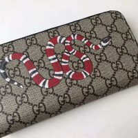 Gucci GG Men Kingsnake Print GG Supreme Zip Around Wallet in BeigeEbony GG Supreme (1)