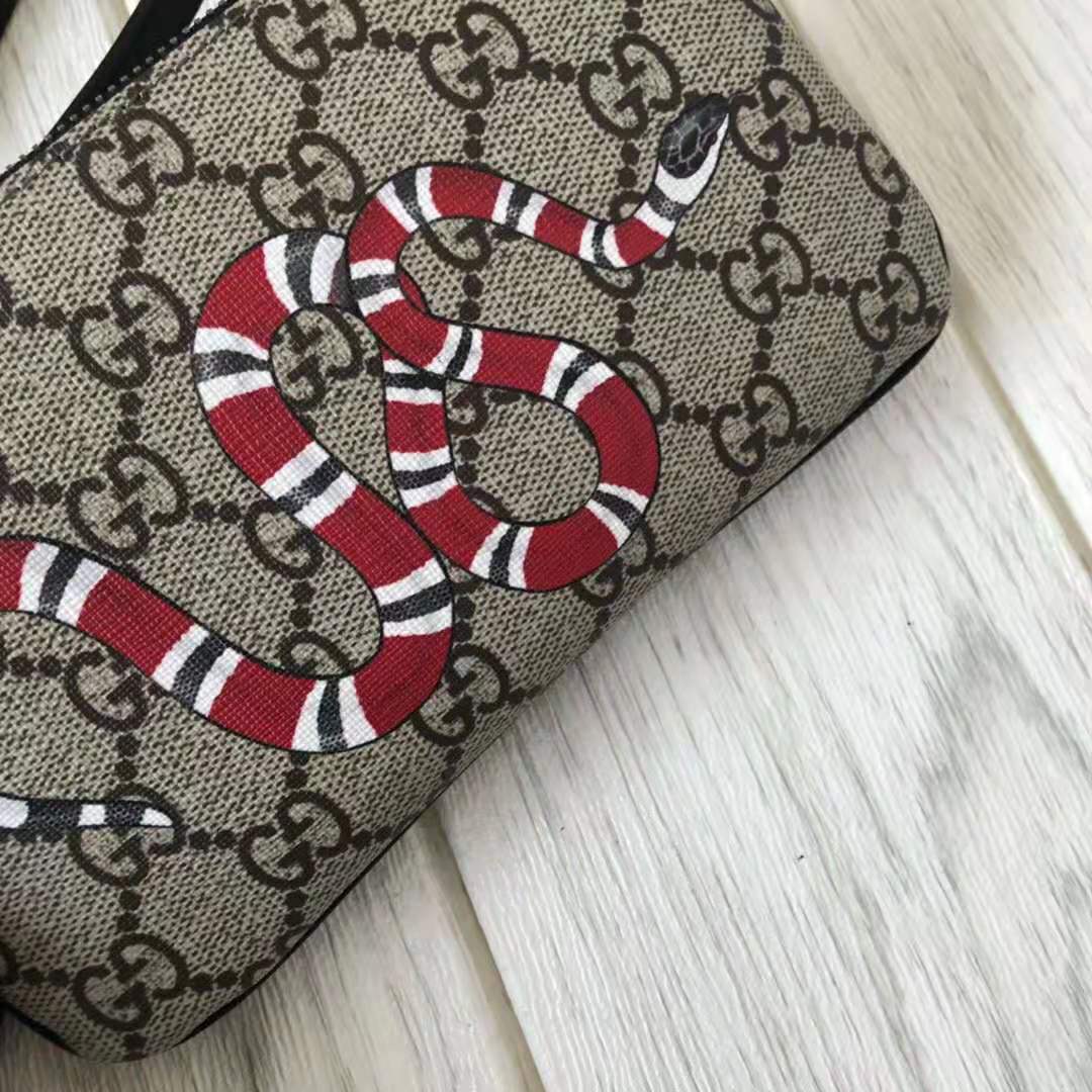 Gucci GG Men Kingsnake Print GG Supreme iPhone Pouch in Beige/Ebony GG ...