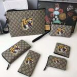 Gucci GG Men Tiger Print GG Supreme Wallet in Beige/Ebony GG Supreme – Image 4