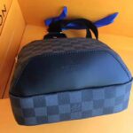 Louis Vuitton LV Men Avenue Sling Bag in Coated Damier Graphique Canvas-Grey - Imagen 4