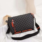 Louis Vuitton LV Men Damier Cobalt Race Discovery Messenger PM Bag-Grey - immagine 2