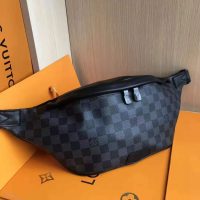 Louis Vuitton LV Men Discovery Bumbag in Damier Graphite Canvas-Grey (1)