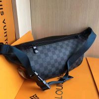 Louis Vuitton LV Men Discovery Bumbag in Damier Graphite Canvas-Grey (1)