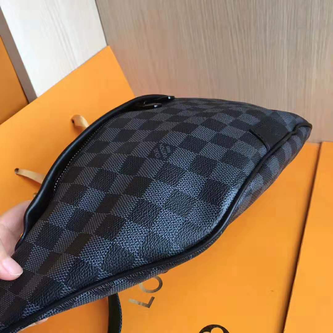 LOUIS VUITTON Discovery Damier Cobalt Race Bumbag Navy Blue