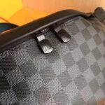 Louis Vuitton LV Men Discovery Bumbag in Damier Graphite Canvas-Grey – Bild 6