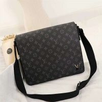 Louis Vuitton LV Men District MM Bag in Monogramme Eclipse Canvas-Grey (10)